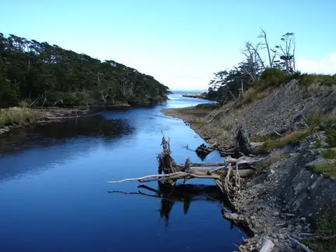1000 has y 4 km de Costa sobre el Canal de Beagle