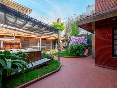 PH TIPO CASA 6 AMBIENTES - PLAYROOM - JARDÍN - QUINCHO - COCHERA Y 2 BALCONES