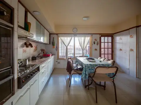 PH TIPO CASA 6 AMBIENTES - PLAYROOM - JARDÍN - QUINCHO - COCHERA Y 2 BALCONES