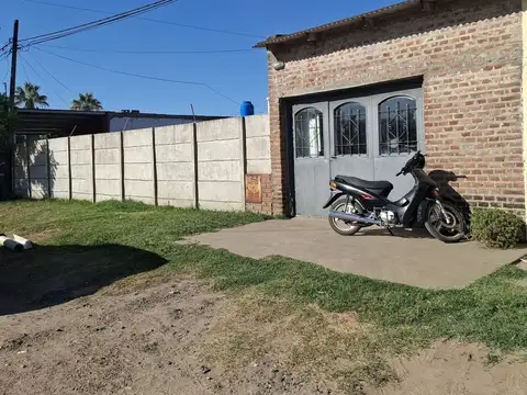 CASA EN ALQUILER 2 DORM + COCHERA