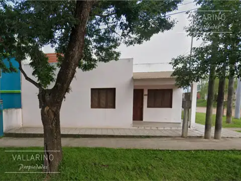 Casa y departamento, Ferrari esquina Castelli, Colón.