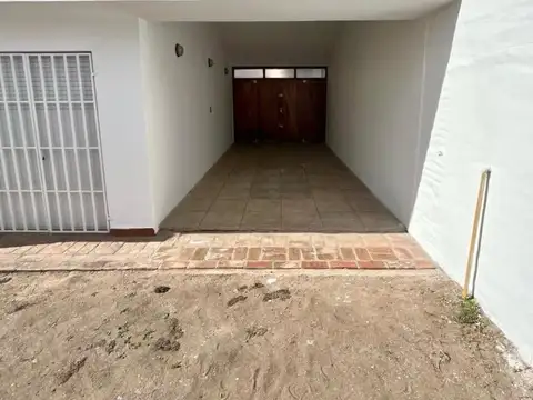 Casa 5 ambientes con 1 baño