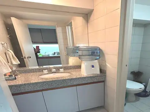 Oficina 4 ambientes con 2 baños