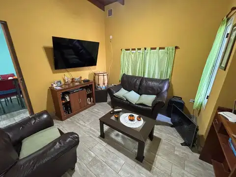 Casa 5 ambientes con 2 baños