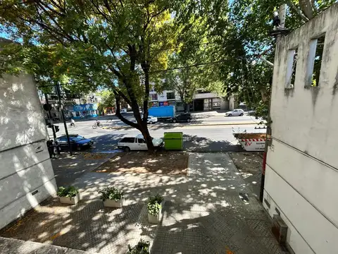 Av Pellegrini 3400 , Piso 1