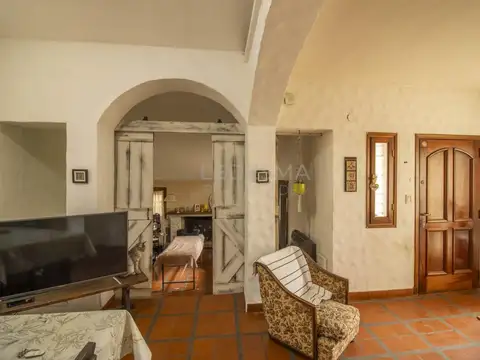 ALQUILER: CASA 4 AMBIENTES CON GARAGE S/ LOTE 500M2