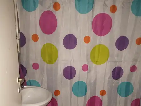 Departamento 3 ambientes, balcón. excelente ubicación. - Olivos