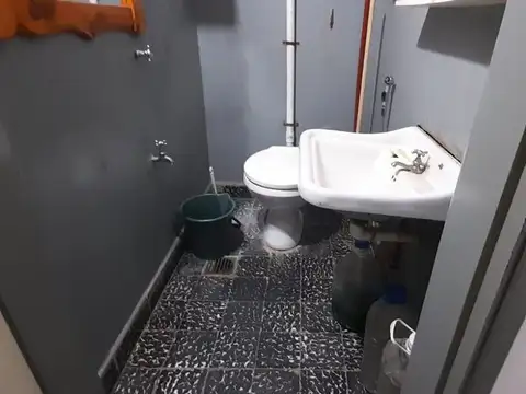 Casa 7 ambientes con 2 baños