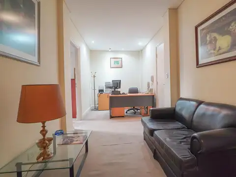 Oficina 7 ambientes con 2 baños