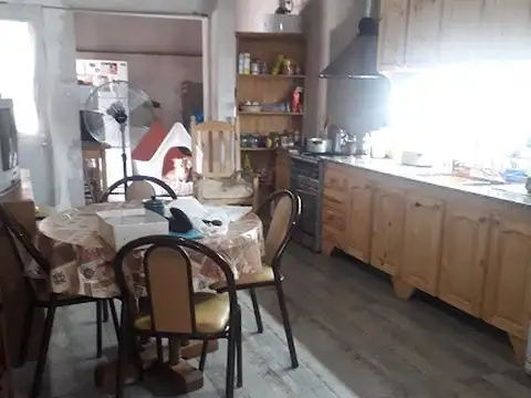 Casa en Venta con 2 cocheras