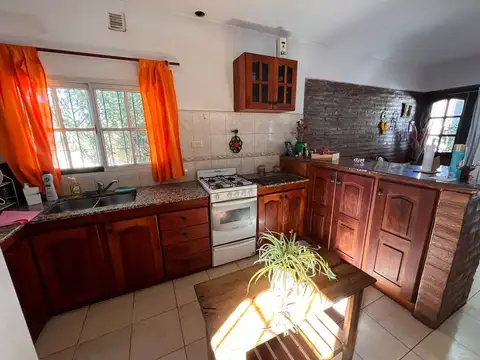 Casa 4 ambientes con 1 baño