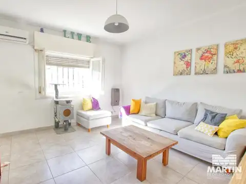 Chalet 3 ambientes reciclado a nuevo con patio - Martínez