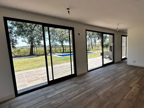 Venta - Casa en Medal Pilar a terminar detalles - Lote con vista abierta al campo