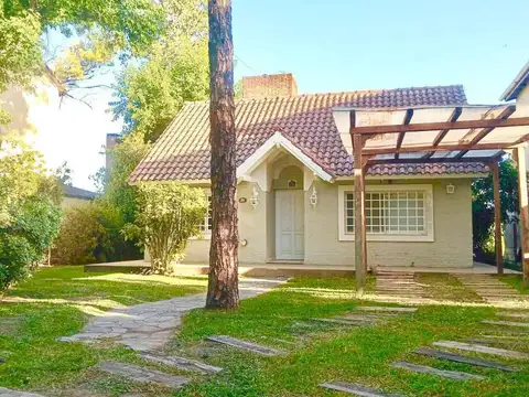 VENTA COUNTRY EL CASCO - 3 HAB + ALTILLO - 2 BAÑOS - PERGOLA - PARQUE USD 120.000