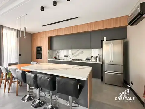 Casa en Venta con 4 cocheras