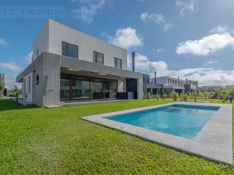 Casa en venta con 4 dorm. en CARPINCHOS - NORDELTA