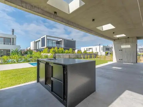 Casa 7 ambientes con 3 baños