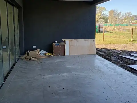 Casa Chalet  en Venta en Santa Sofía, Pilar del Este, Pilar