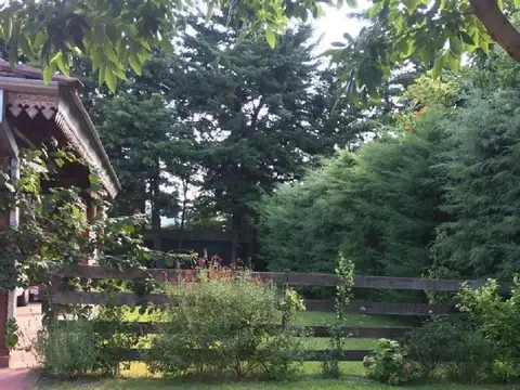 Casa en Alquiler con 2 cocheras