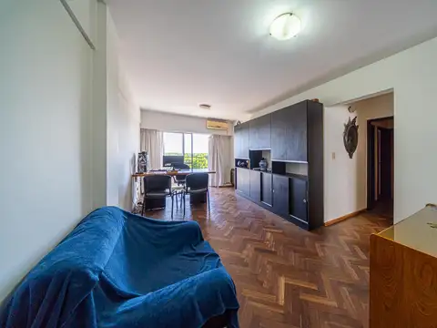 Amplio departamento de 2 dormitorios ubicado en barrio Echesortu