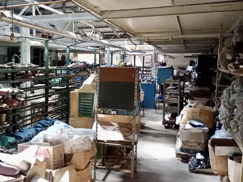 Galpon en Venta 41  mts Fondo