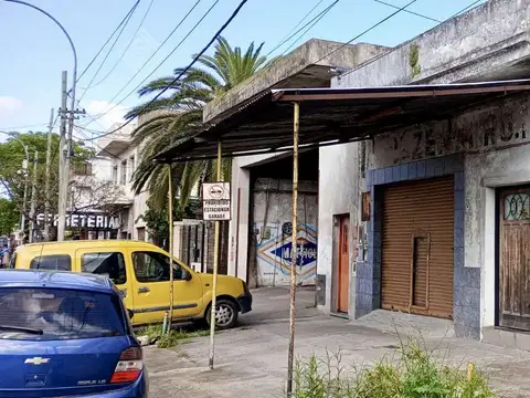 Excelente deposito sobre Avda. San Martín 