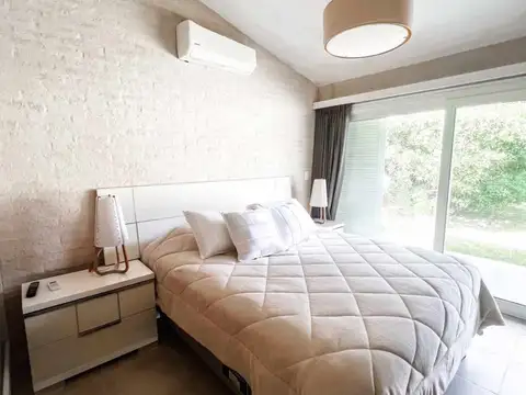 Casa en Alquiler con 1 cochera