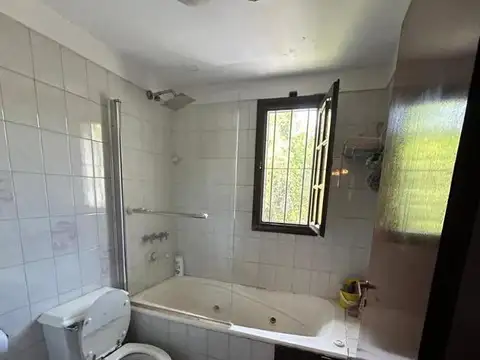 Casa en Venta con 4 cocheras