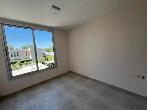 Casa 7 ambientes con 3 baños