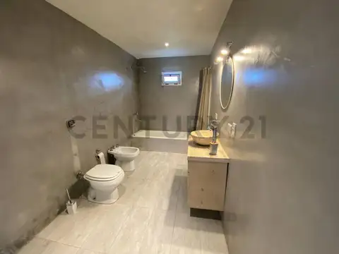 Casa 2 ambientes con 1 baño