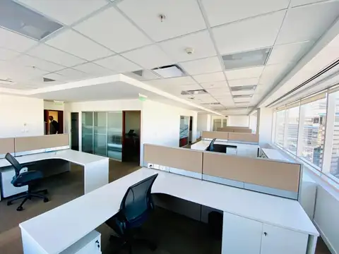 Oficina en Alquiler con 2 cocheras