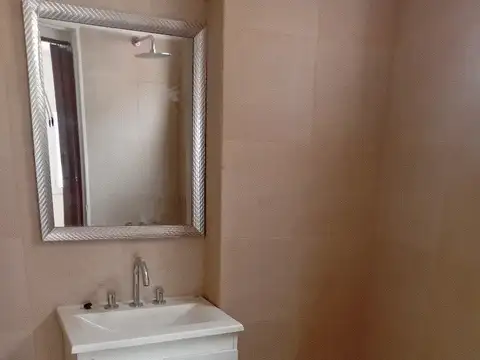 Monoambiente dividido. Muy luminoso. 3er piso por escalera. Sobre Pedro Goyena.