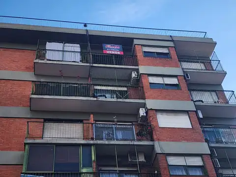 Excelente Luminosidad y Orientación - 3 Dormitorios - 2 Balcones u$d 96.000.-