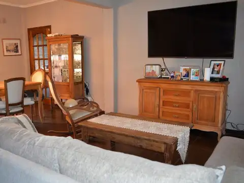 Casa 5 ambientes con 2 baños