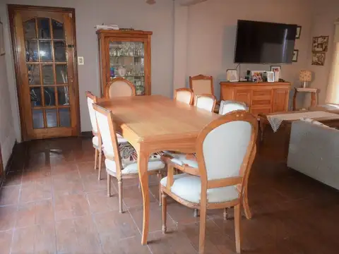 VENTA CASA 5 AMBIENTES EN LONGCHAMPS FINANCIA