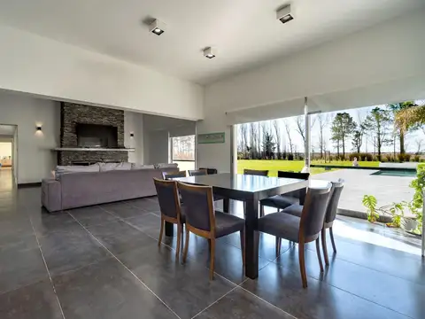 Casa 7 ambientes con 4 baños