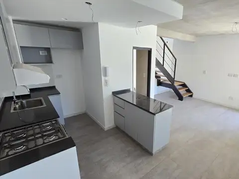 Departamento Dúplex. Condominios Baigorria. Alberdi, Rosario.