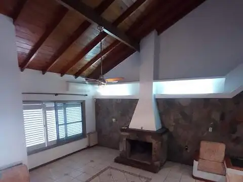 EXCELENTE CHALET EN 2 PLANTAS DE 5 AMB.