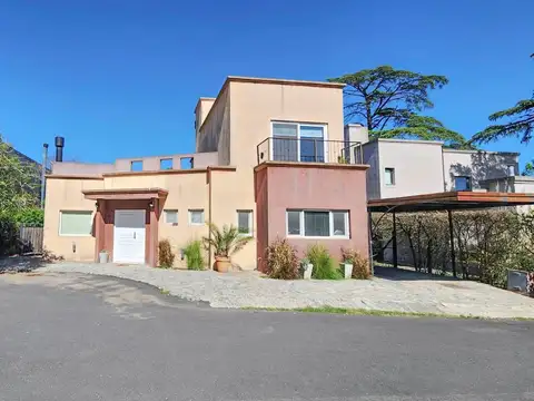 VENTA CASA BARRIO CON PORTON LA MORADA MUÑIZ