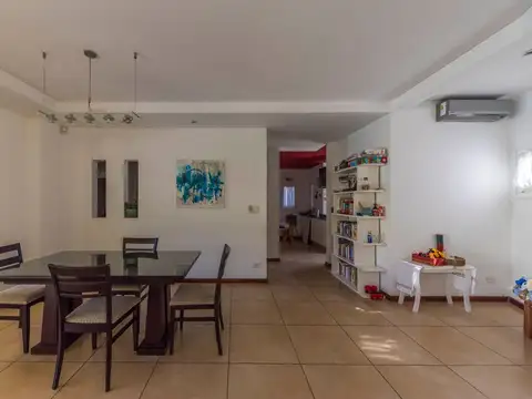 VENTA CASA BARRIO CON PORTON LA MORADA MUÑIZ