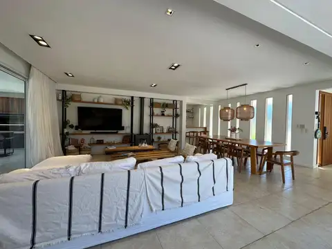 Departamento en venta - 3 Dormitorios 3 Baños - Pinamar