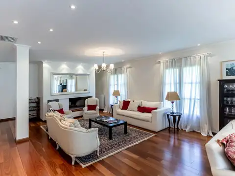 Casa en Venta en Funes, USD 2.800.000