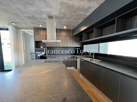 Casa 5 ambientes con 4 baños