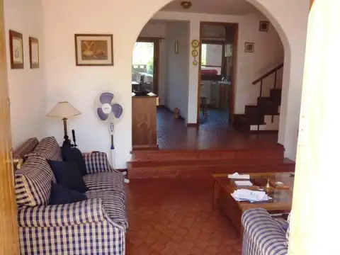 Casa 4 ambientes con 3 baños