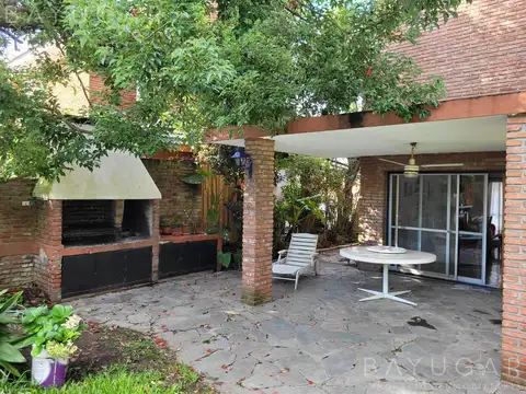 Casa 5 ambientes con 3 baños