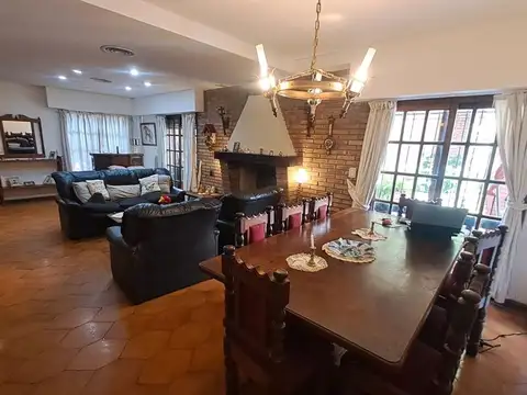 Casa 7 ambientes con 4 baños
