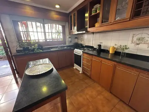 Venta Casa 3/4 Dorm B° Maipú Quincho Pileta
