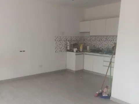 Departamento en Alquiler en Villa Celina, $ 450.000