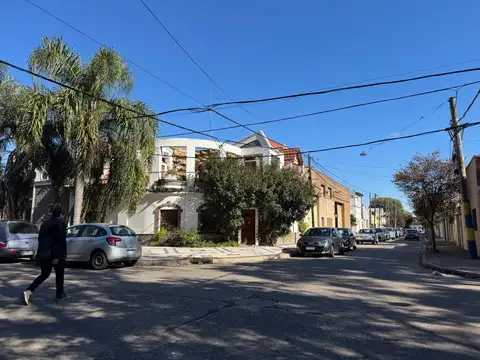 Casa 7 ambientes con 4 baños