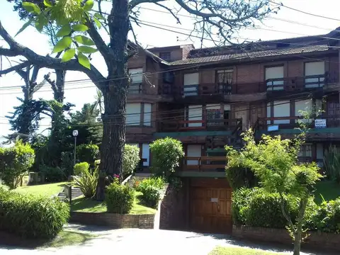 Dúplex - Venta - Villa Gesell - 4 Ambientes - Cochera Cubierta